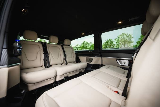 Roadshow Chauffeur Service Amsterdam: Executive Transportation You Can Rely On