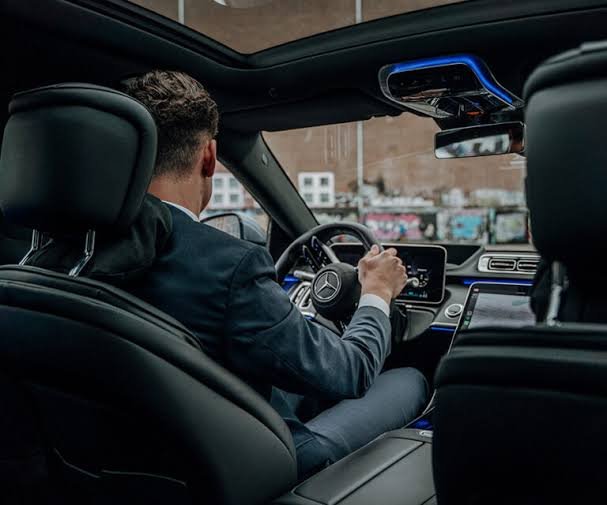 Why Choose a Luxury Chauffeur in Amsterdam?