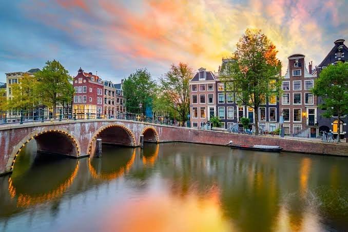 Explore Neighborhoods Instead of Only Major Attractions