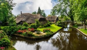 Giethoorn Day Trip: What to See and How to Make the Most of Your Visit