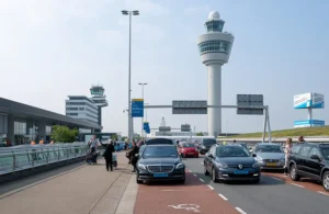 Taxi vs Airport Transfer: Which Is Better for Schiphol Airport?